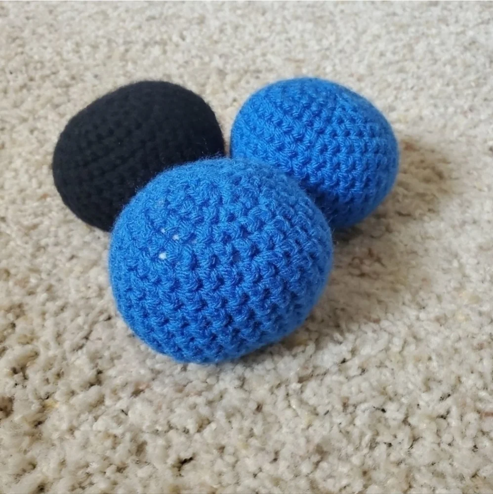 Non squeaky crochet dog cat toy. 3 non squeaky balls. Homemade no pop crochet
